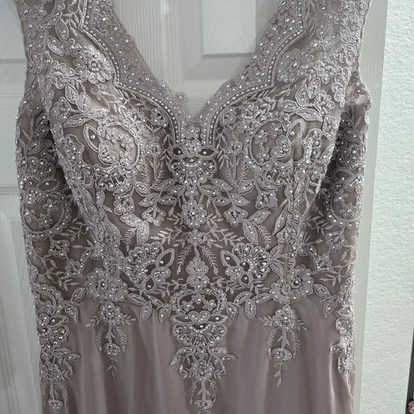 Cachet Lavender Lace Maxi Dress - Picture 3 of 5